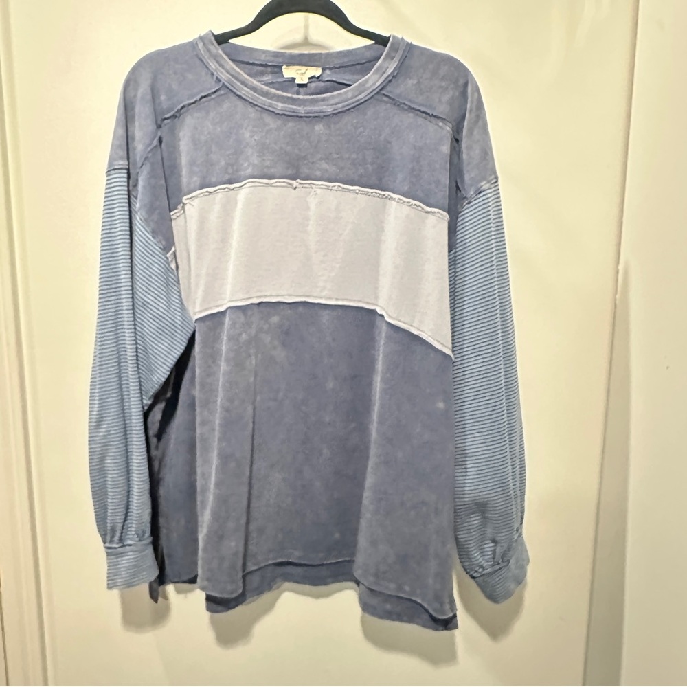 Easel Blue and White Long Sleeve Boutique Oversized Top - Large
